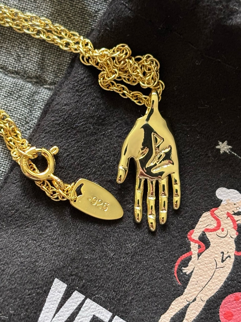 Verameat Rune Hand Necklace
